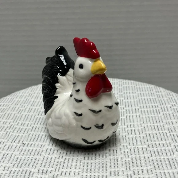 Chicken Salt and Pepper Shakers - Picture 4 of 9